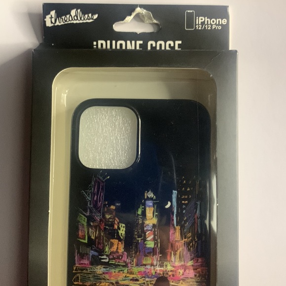 Threadless Protective iPhone (12/12 Pro) - Picture 3 of 4
